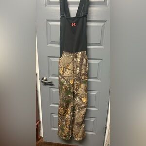 Under Armour Storm Sherpa lined Real tree camo bib overalls. Size Medium
